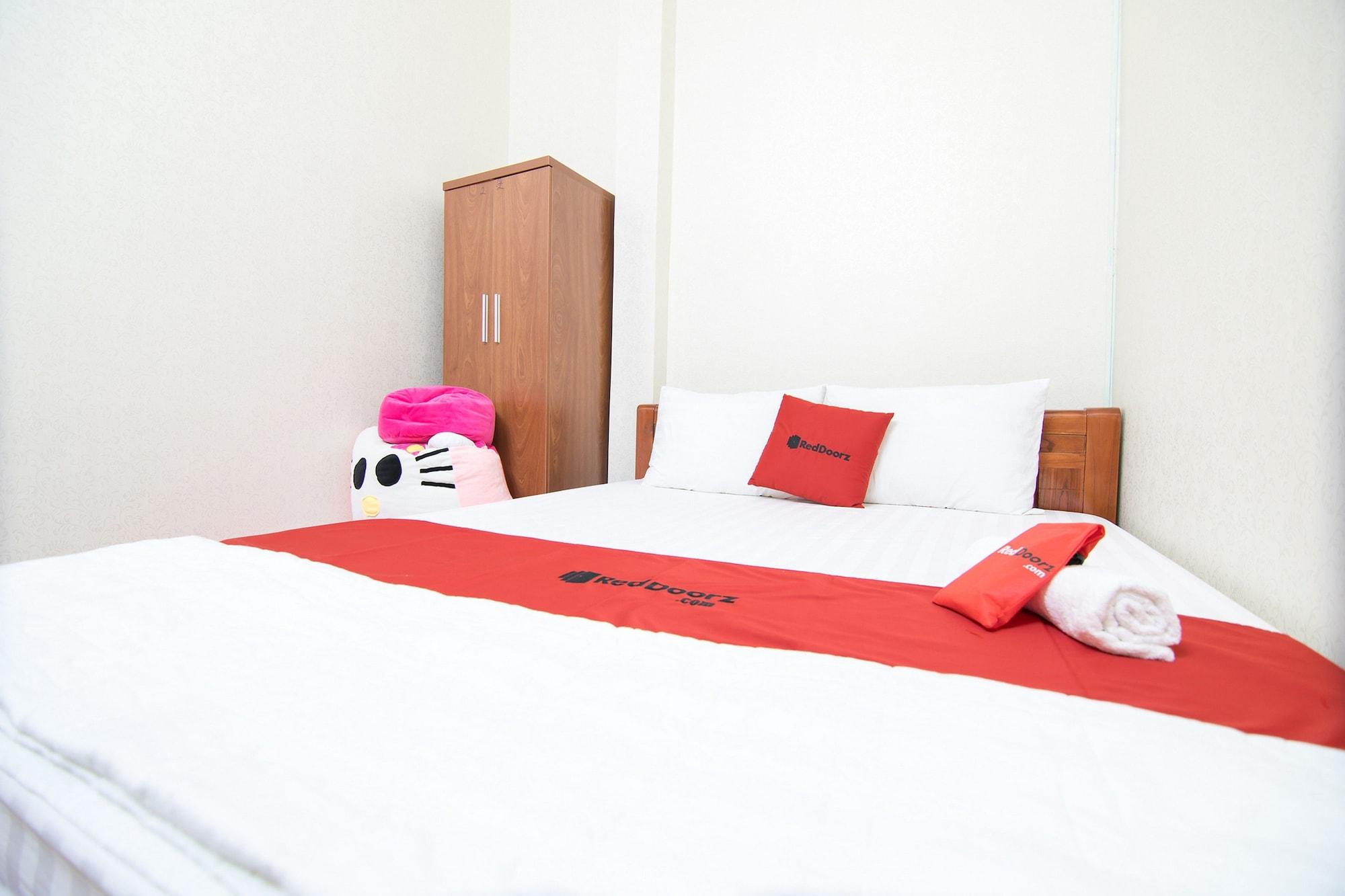 Hotel Reddoorz Near Tan Son Nhat Airport 3 2*