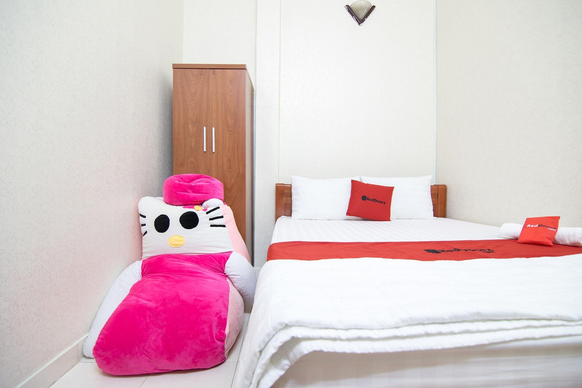 Reddoorz Near Tan Son Nhat Airport 3 2*