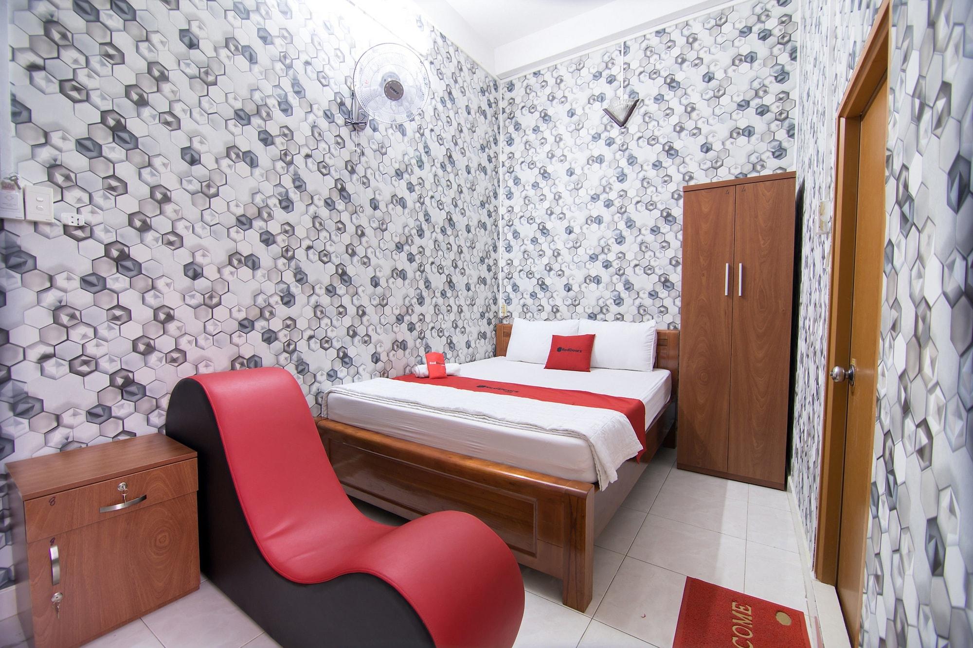 Reddoorz Near Tan Son Nhat Airport 3