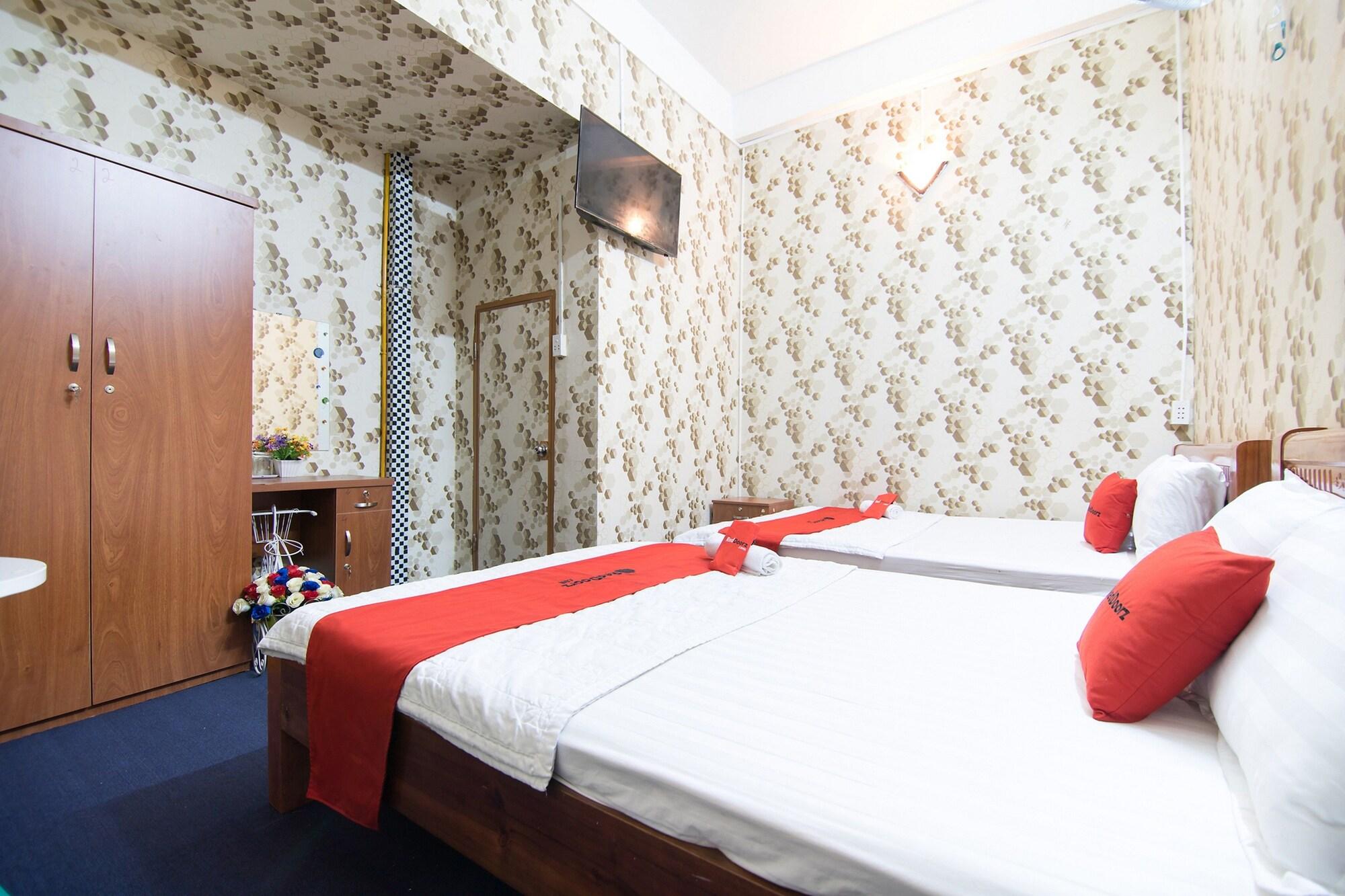 Reddoorz Near Tan Son Nhat Airport 3