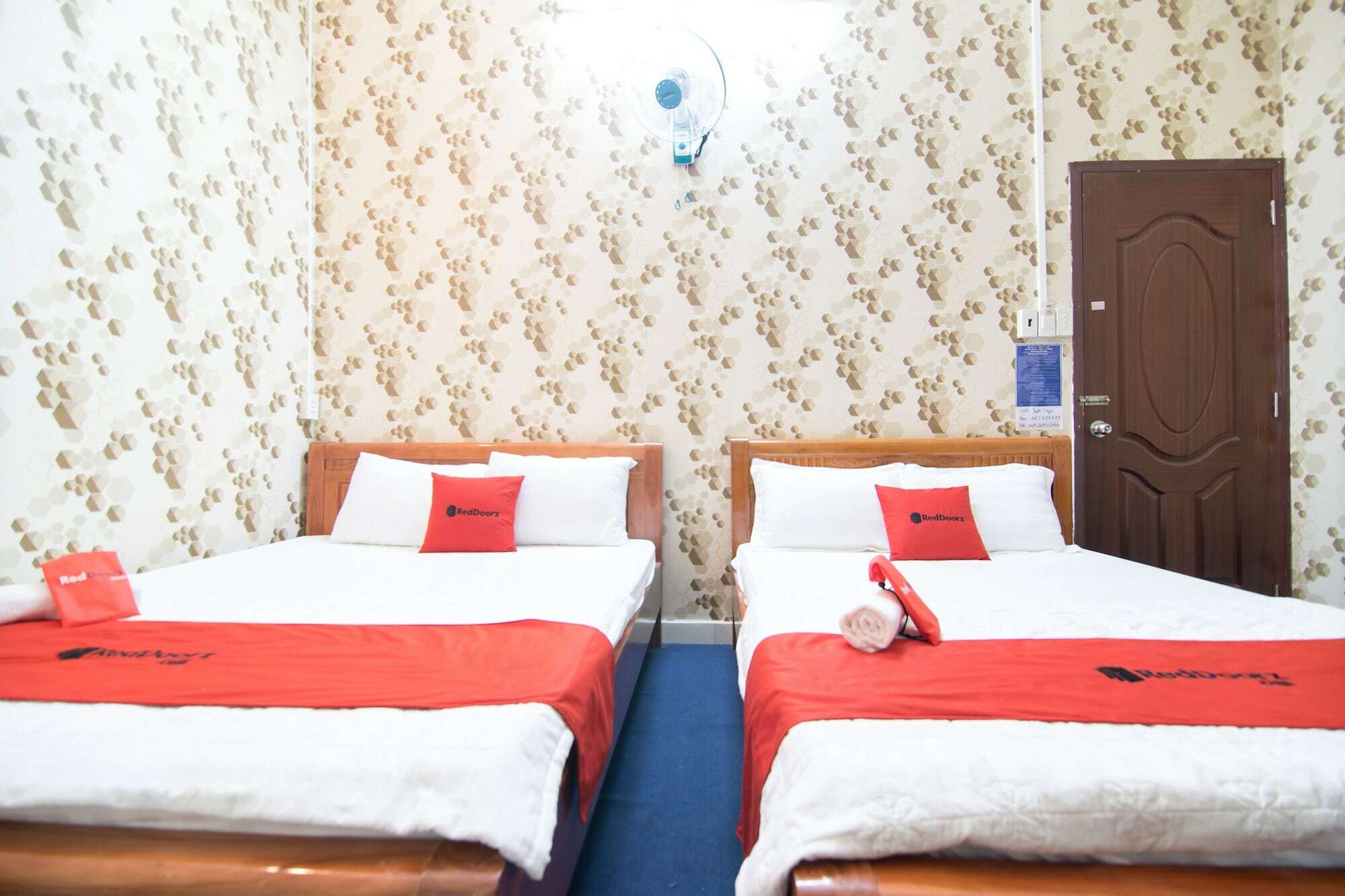 Reddoorz Near Tan Son Nhat Airport 3 2*